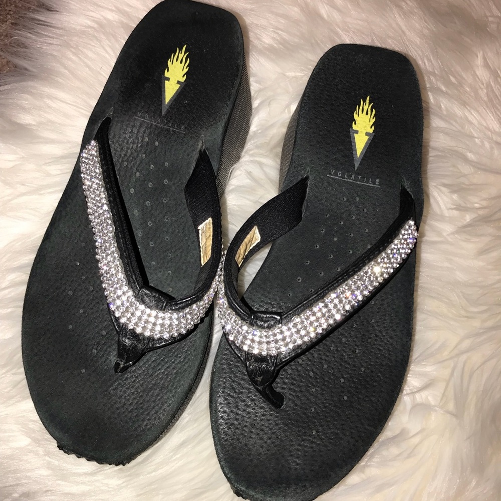 Volatile heeled flip flops